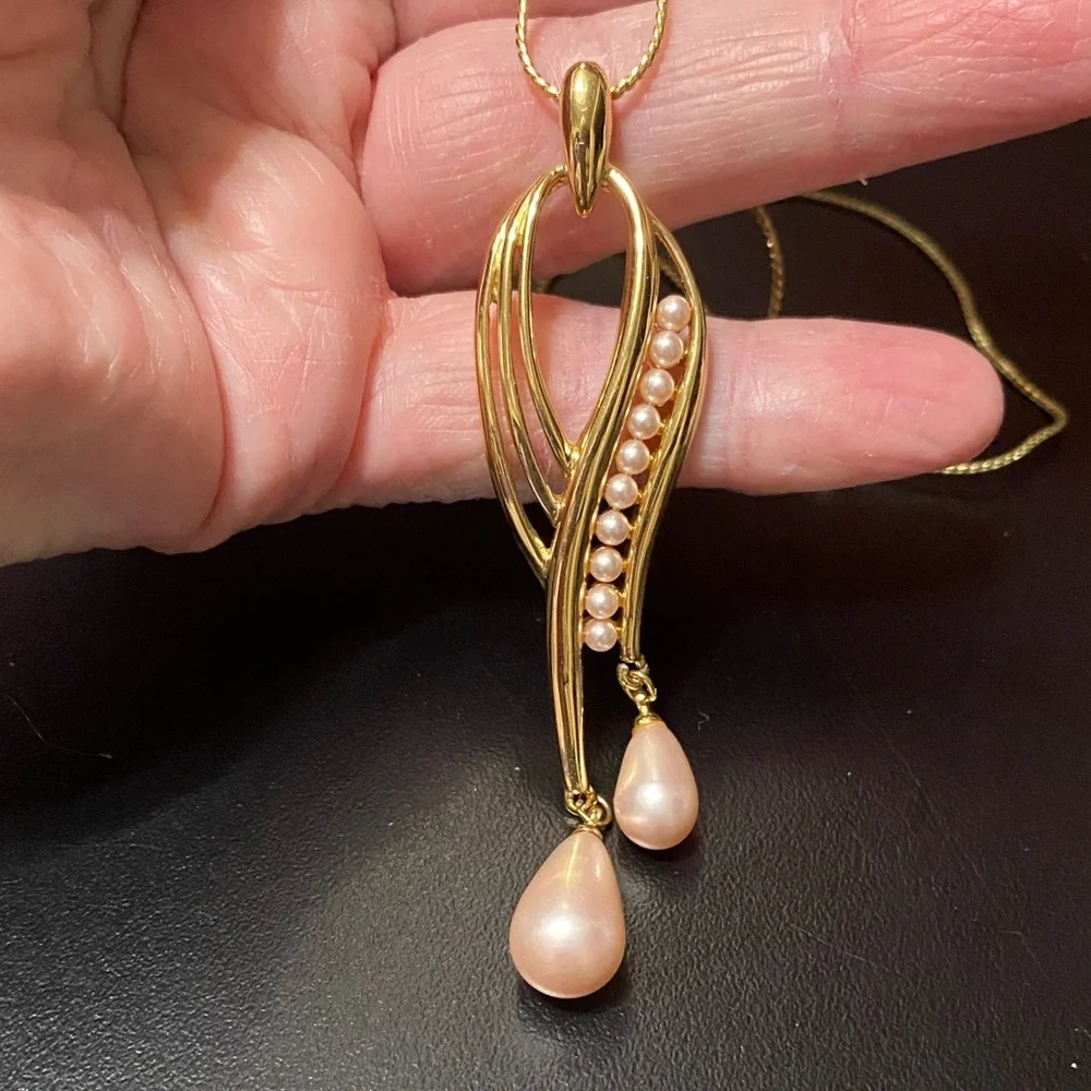 Vintage 30” Gold and Pink Pearl Pendant Necklace
